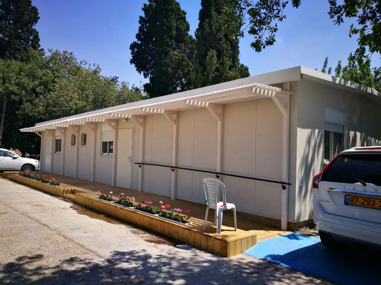 כיתות ומבני ציבור